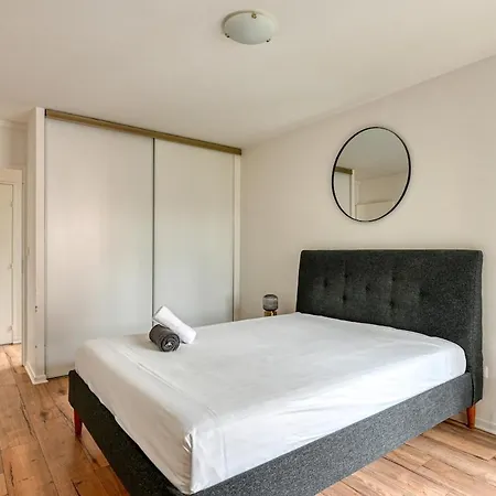 Le Charismatique - Just A Stone's Throw From Paris - 336b *
